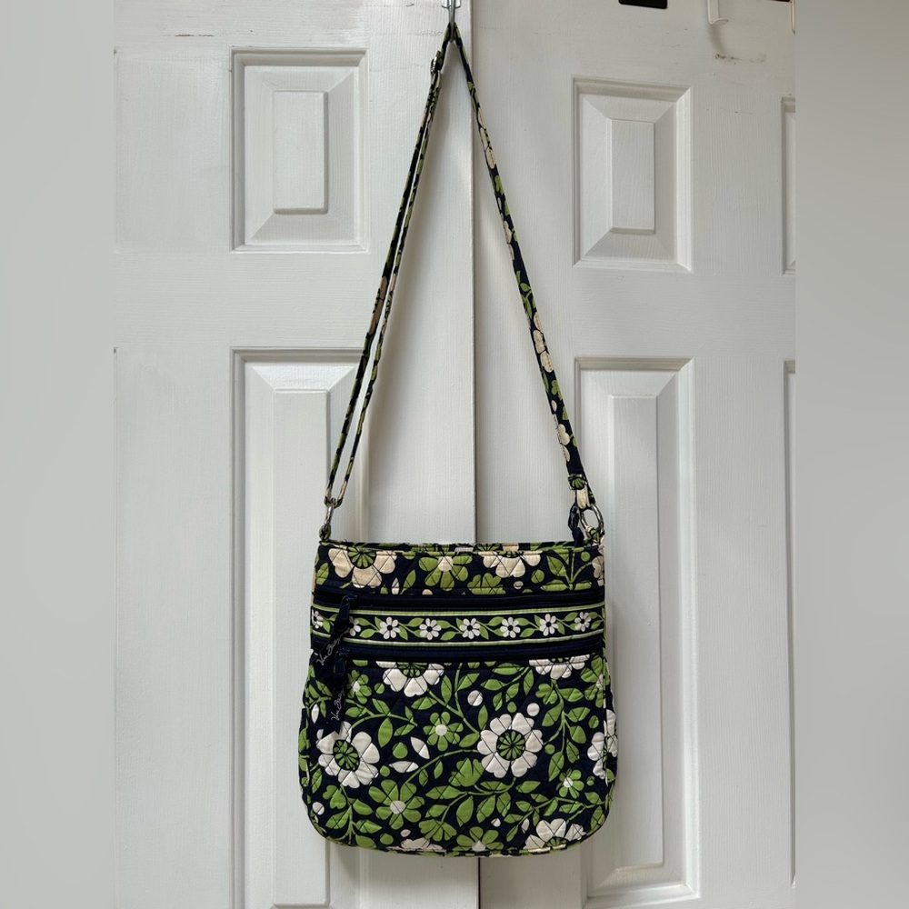 Vera Bradley green/blue daisy floral shoulder bag, dotted interior. Happy print!